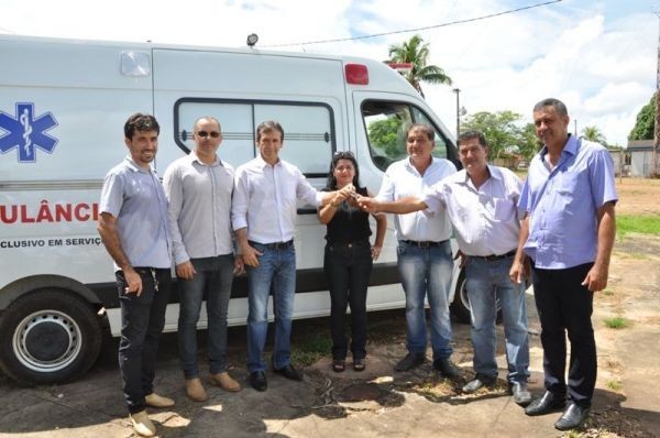 Deputado Marcelino Tenório entrega ambulância Nova para Mirante da Serra