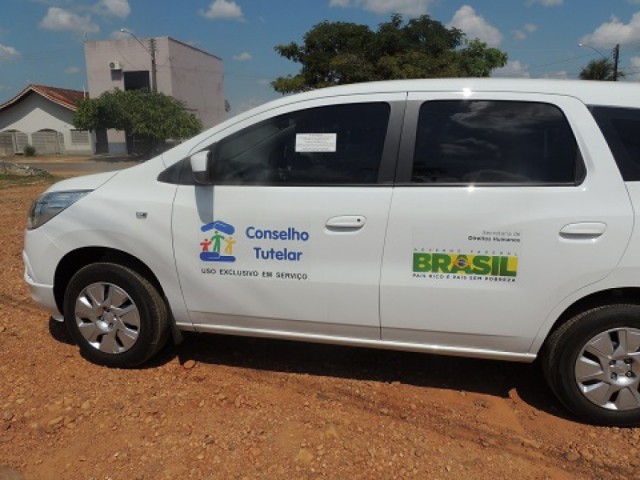 Entrega de veiculo ao Conselho Tutelar de Mirante da Serra