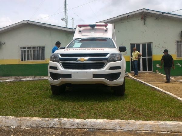 Prefeito Adinaldo de Andrade em menos de dois meses adquire ambulância para o Hospital Municipal com recurso próprio.