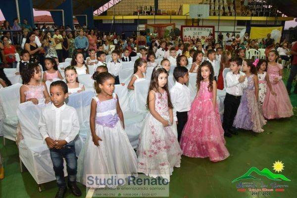 Educação realiza formatura de alunos da pré-escola