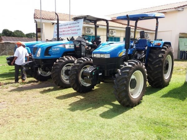 Município recebe tratores agrícola através de emenda