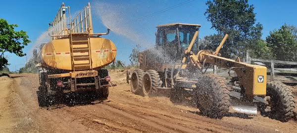 🚜 Mais progresso chegando às estradas rurais! 🌾