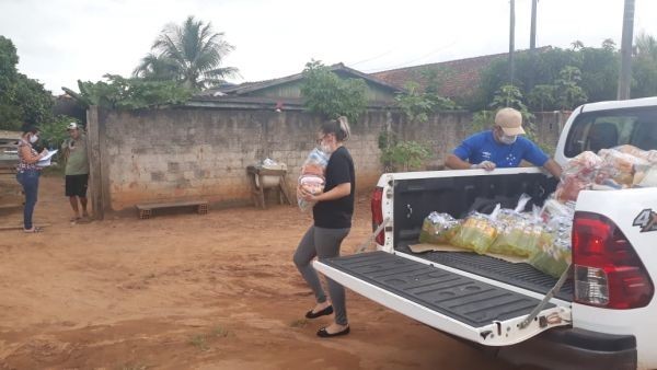 Prefeitura realiza entrega de kits alimentação para famílias em caráter excepcional com filhos na escola